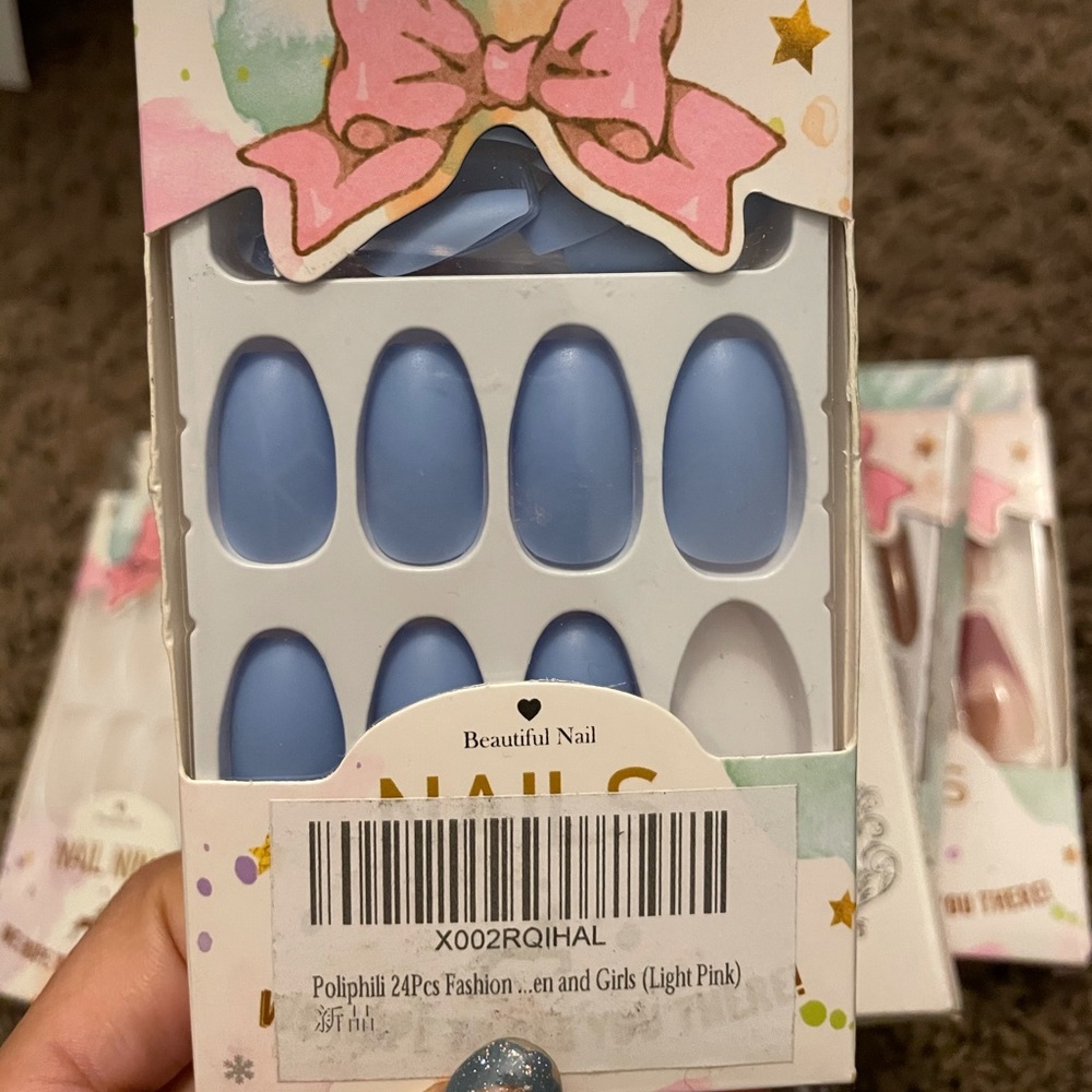 Baby blue rounded press on nails